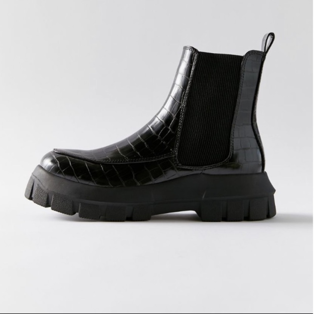Urban outfitters Eden Chelsea Boots